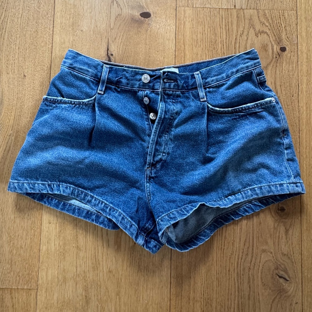 Citizens of Humanity pleated denim shorts, size 28